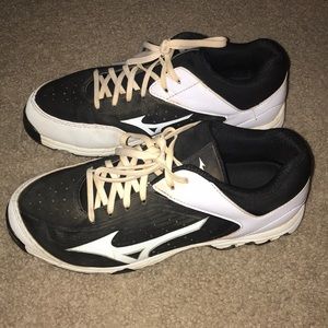 Mizuno 9 Spike softball cleats
